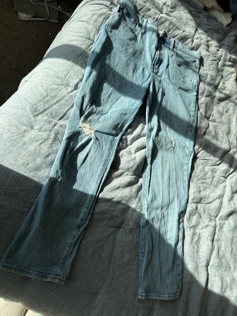 Madewell Light Blue Straight-Leg Jeans with Distressed Knee